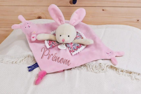 Doudou plat lapin rose avec marionnette à doigt